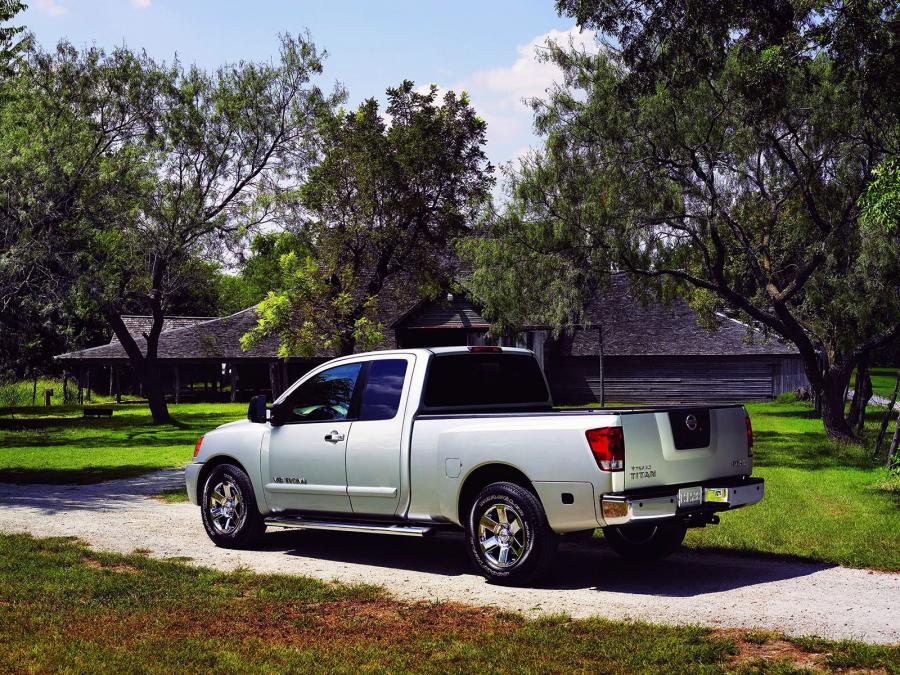  Nissan Titan King Cab 2007 года  (фото 24 из 28)